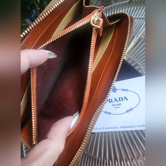 Authentic Prada Saffiano zippy wallet - Picture 7 of 12